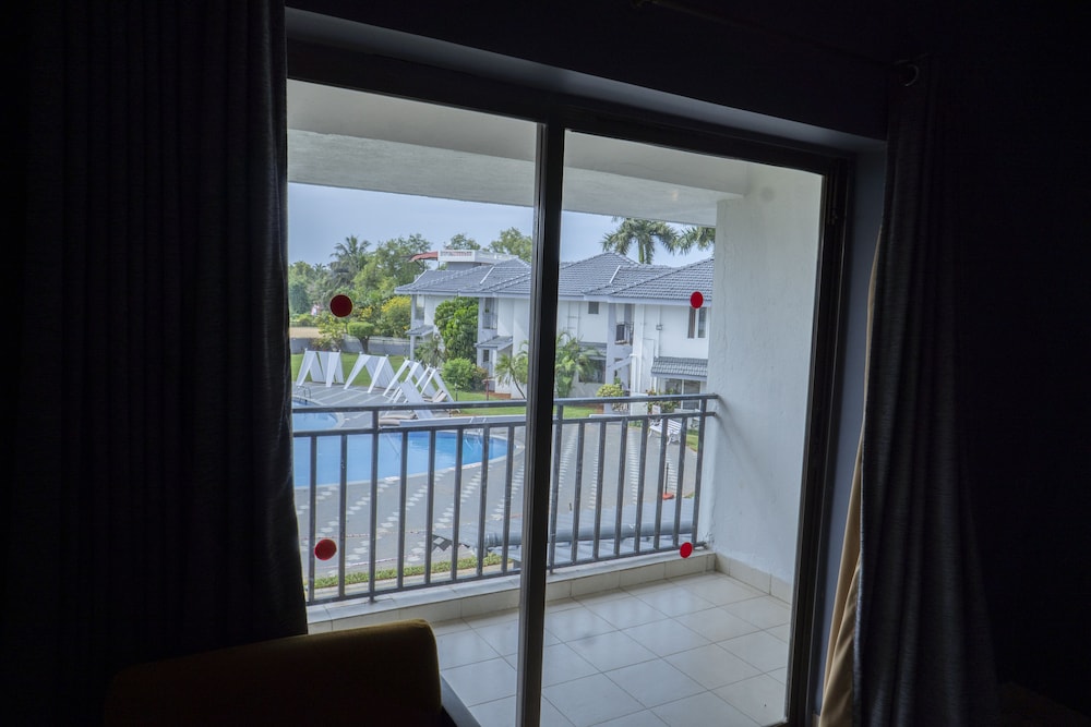 Regenta Baywatch Beach Resort, Goa — Hotel rooms in Colva, Goa