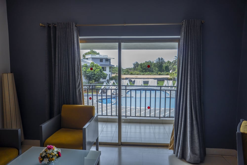Regenta Baywatch Beach Resort, Goa — Hotel rooms in Colva, Goa