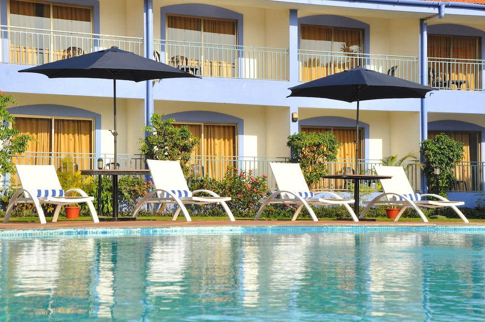 Regenta Baywatch Beach Resort, Goa — Swimming pool in Colva, Goa