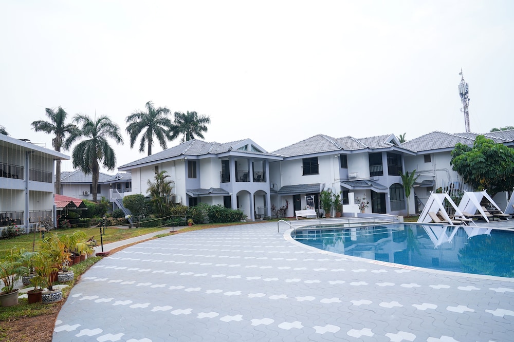 Regenta Baywatch Beach Resort, Goa — Hotel building in Colva, Goa