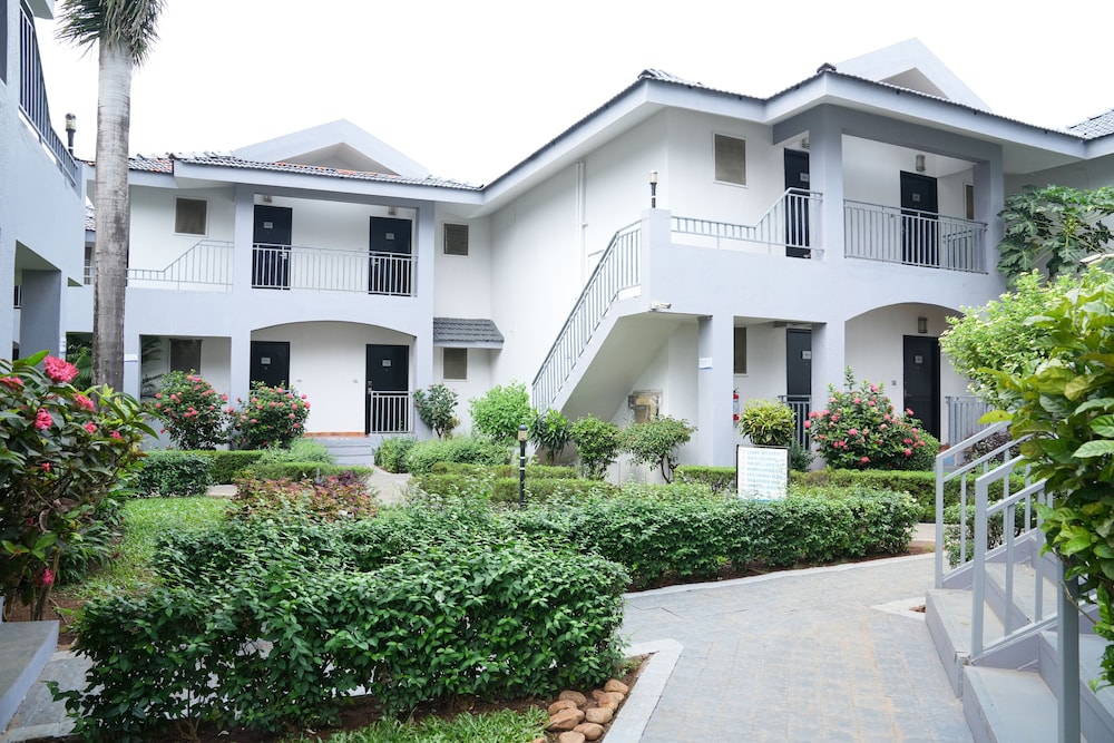 Regenta Baywatch Beach Resort, Goa — Hotel building in Colva, Goa