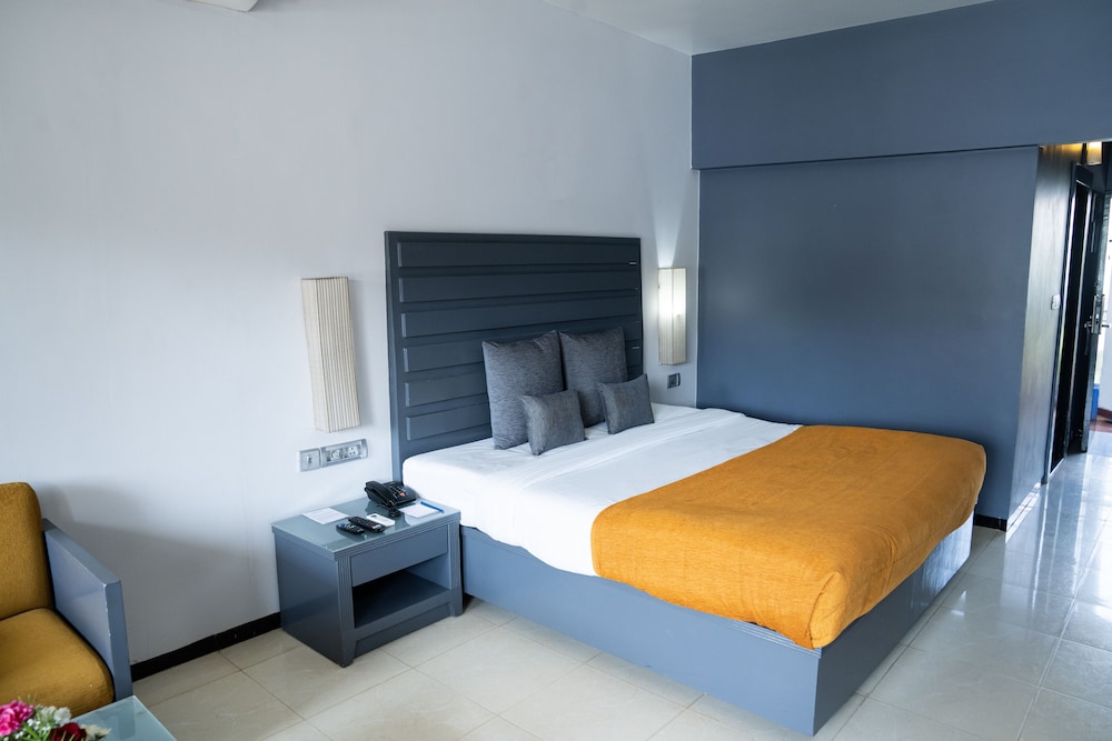 Regenta Baywatch Beach Resort, Goa — Hotel rooms in Colva, Goa