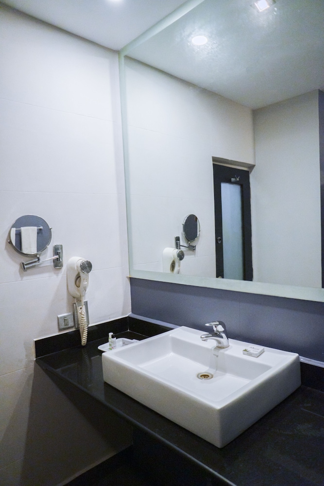 Regenta Baywatch Beach Resort, Goa — Hotel rooms in Colva, Goa