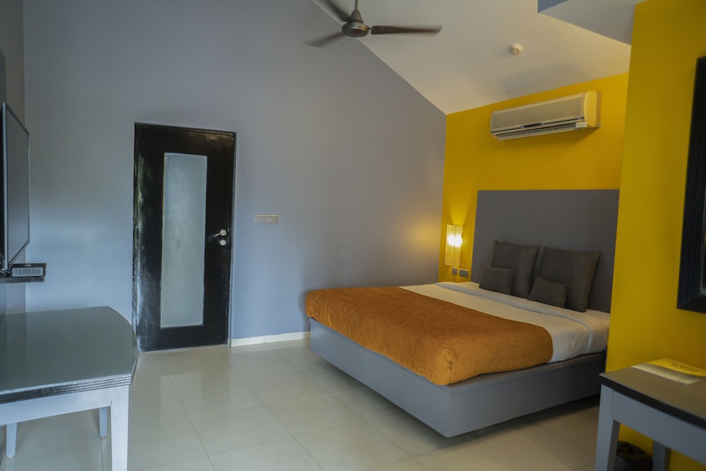 Regenta Baywatch Beach Resort, Goa — Hotel rooms in Colva, Goa