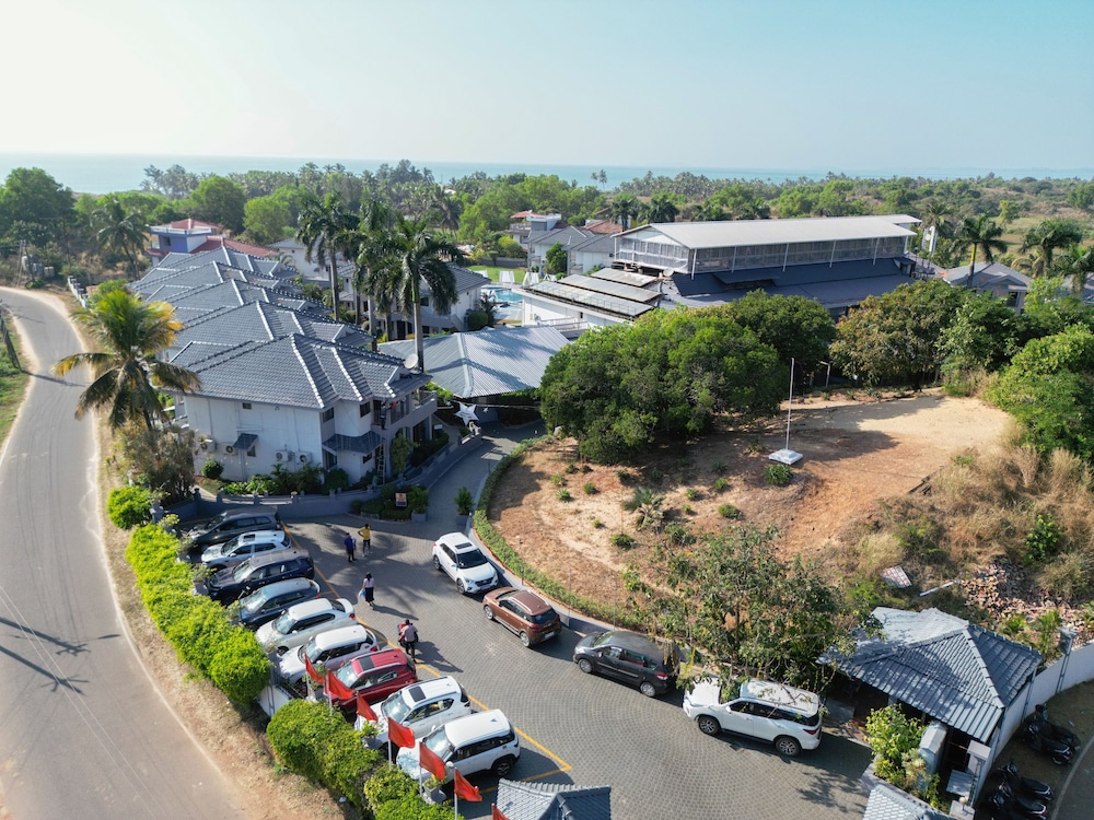 Regenta Baywatch Beach Resort, Goa — Hotel building in Colva, Goa