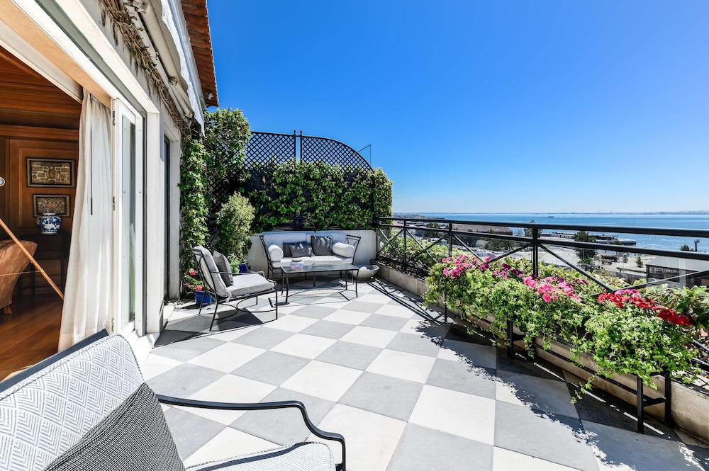 Heritage As Janelas Verdes Inn - Riverside — Hotel building in Lisbon, Lisboa