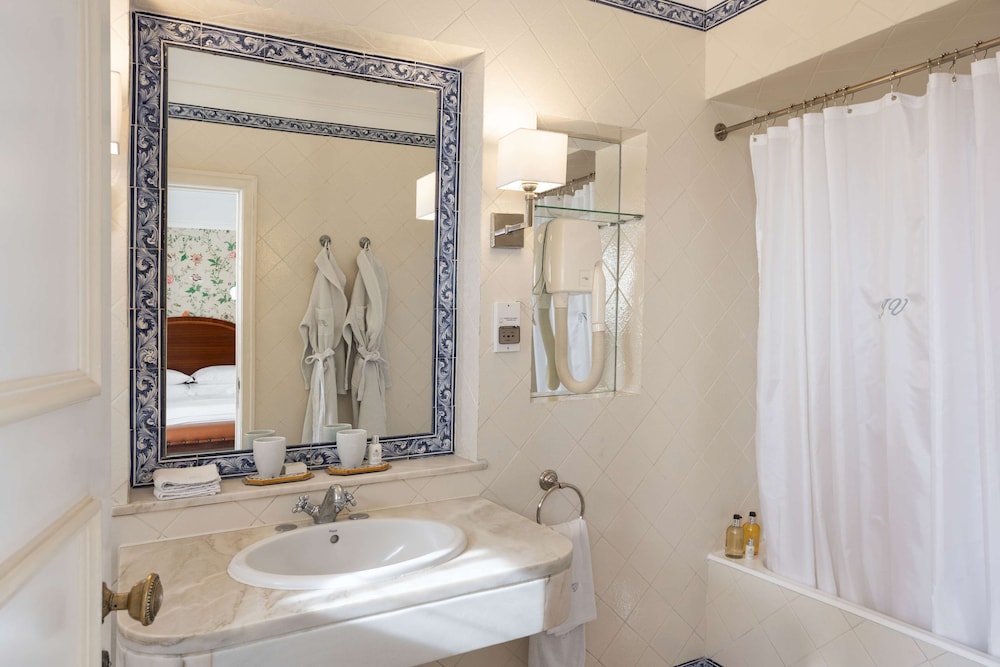 Heritage As Janelas Verdes Inn - Riverside — Hotel rooms in Lisbon, Lisboa