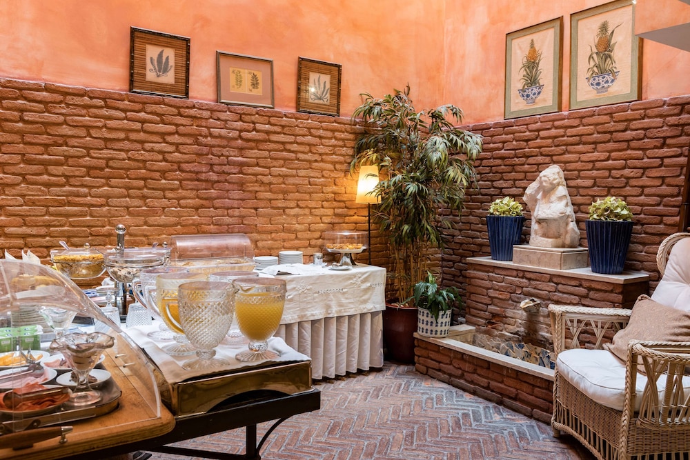 Heritage As Janelas Verdes Inn - Riverside — Restaurant & bars in Lisbon, Lisboa