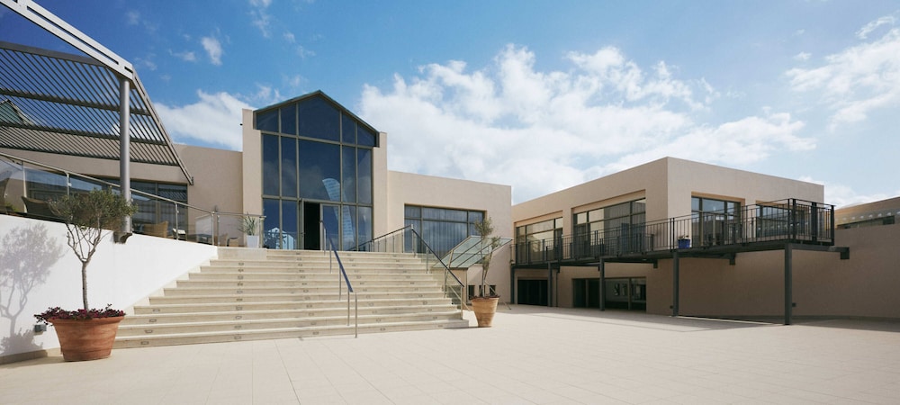 Giannoulis – Cavo Spada Luxury Sports & Leisure Resort & Spa — Hotel building in Platanias