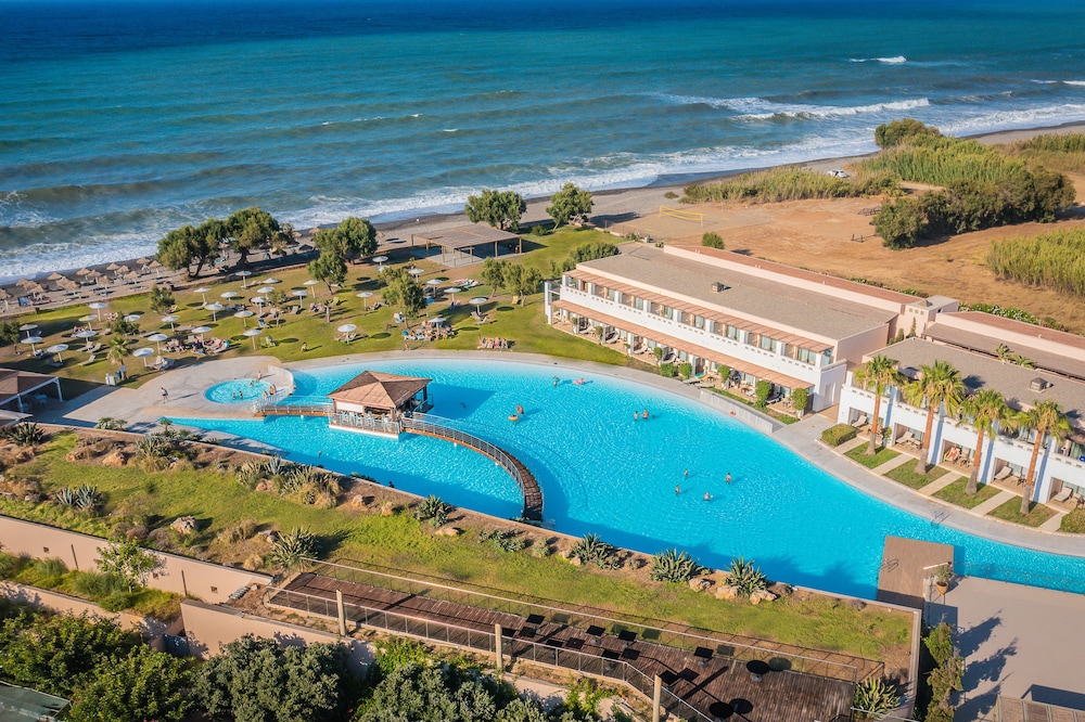 Giannoulis – Cavo Spada Luxury Sports & Leisure Resort & Spa — Swimming pool in Platanias