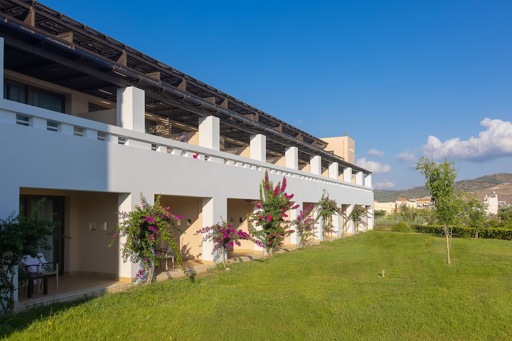 Giannoulis – Cavo Spada Luxury Sports & Leisure Resort & Spa — Hotel building in Platanias
