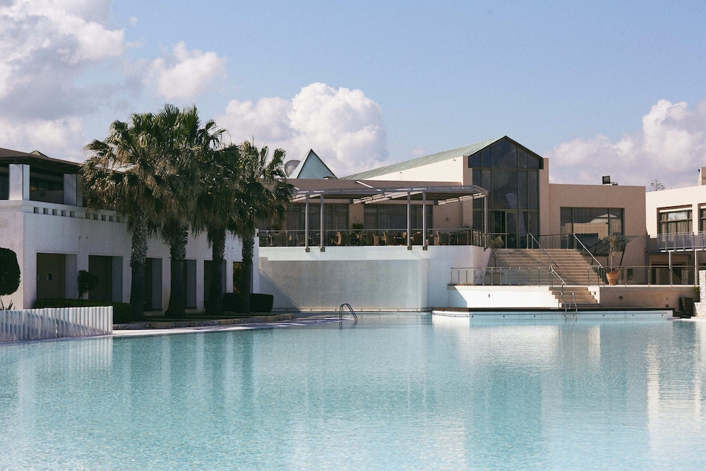 Giannoulis – Cavo Spada Luxury Sports & Leisure Resort & Spa — Swimming pool in Platanias