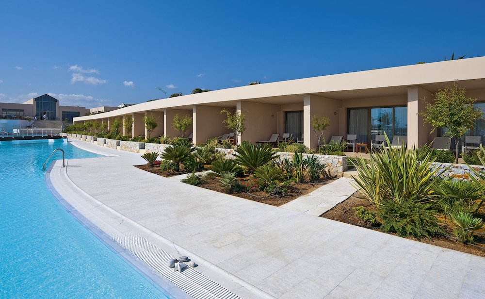 Giannoulis – Cavo Spada Luxury Sports & Leisure Resort & Spa — Hotel building in Platanias