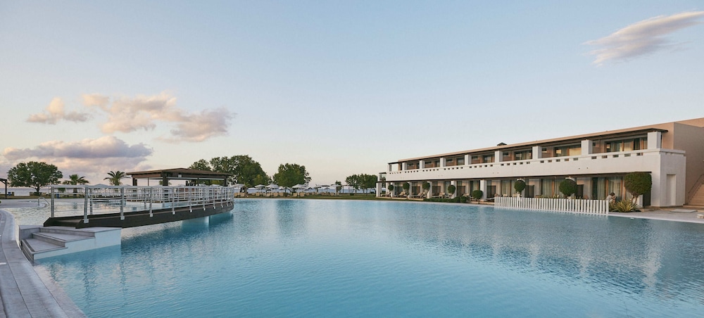 Giannoulis – Cavo Spada Luxury Sports & Leisure Resort & Spa — Swimming pool in Platanias