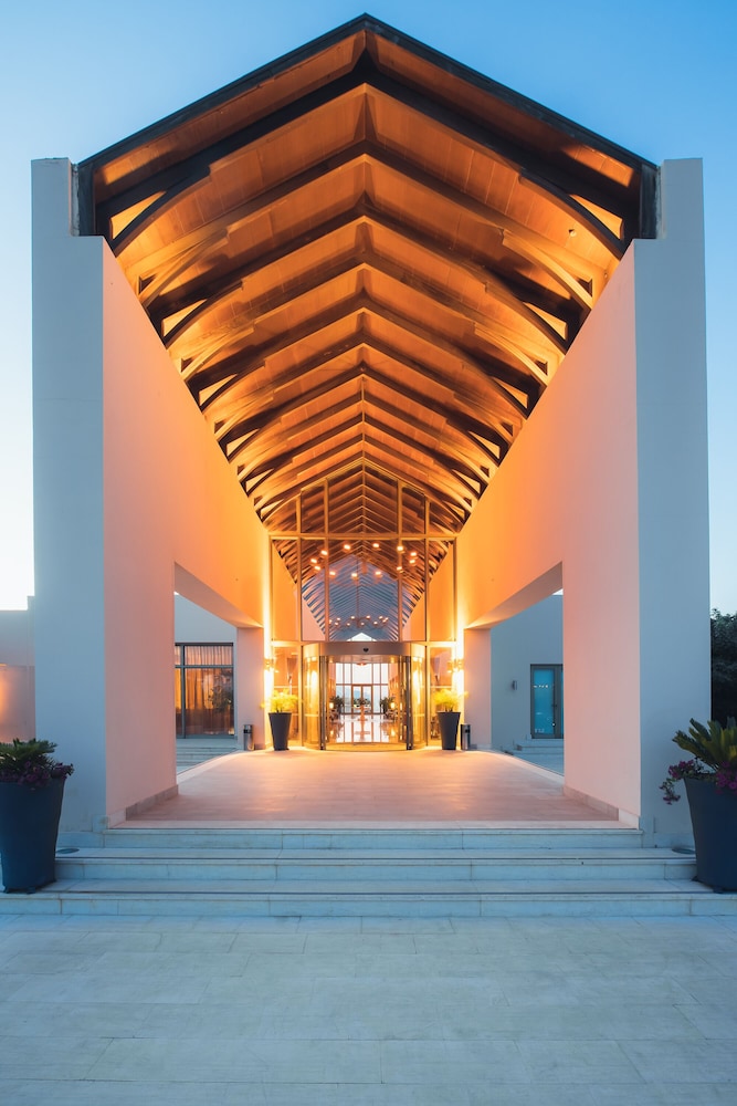 Giannoulis – Cavo Spada Luxury Sports & Leisure Resort & Spa — Hotel building in Platanias