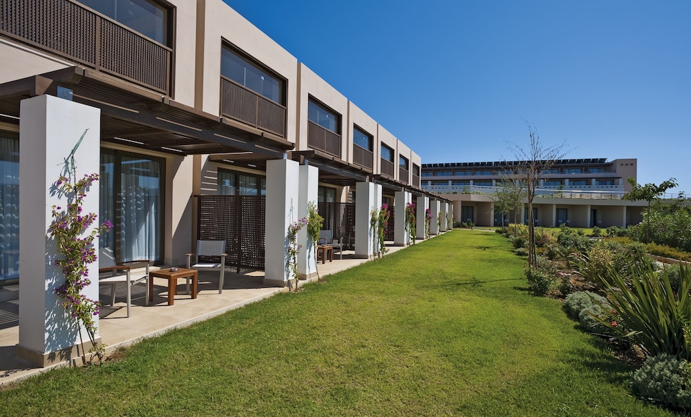 Giannoulis – Cavo Spada Luxury Sports & Leisure Resort & Spa — Hotel building in Platanias