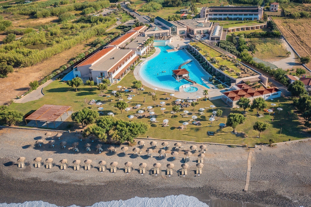 Giannoulis – Cavo Spada Luxury Sports & Leisure Resort & Spa — Swimming pool in Platanias