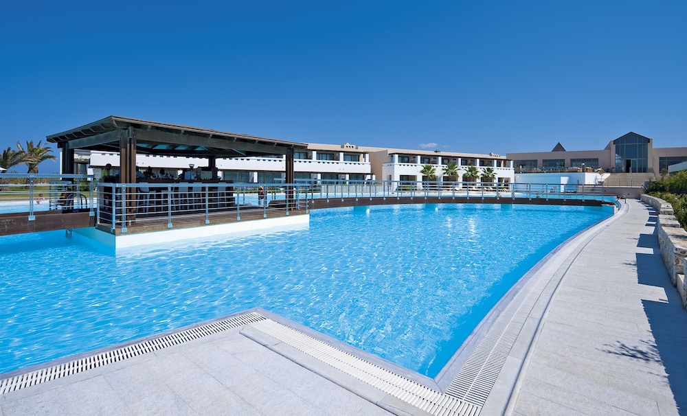 Giannoulis – Cavo Spada Luxury Sports & Leisure Resort & Spa — Swimming pool in Platanias
