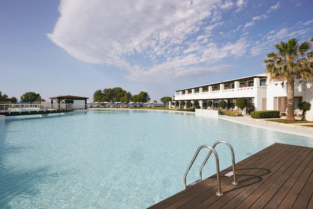 Giannoulis – Cavo Spada Luxury Sports & Leisure Resort & Spa — Swimming pool in Platanias