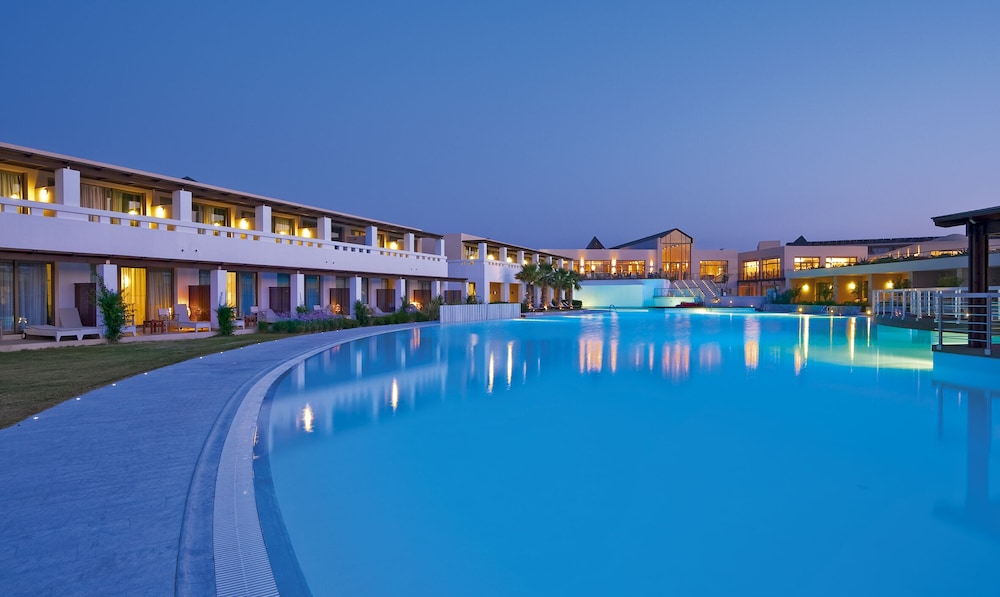 Giannoulis – Cavo Spada Luxury Sports & Leisure Resort & Spa — Swimming pool in Platanias