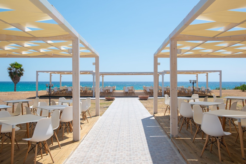 Hotel Club Eloro — Restaurant & bars in Noto, Sicily