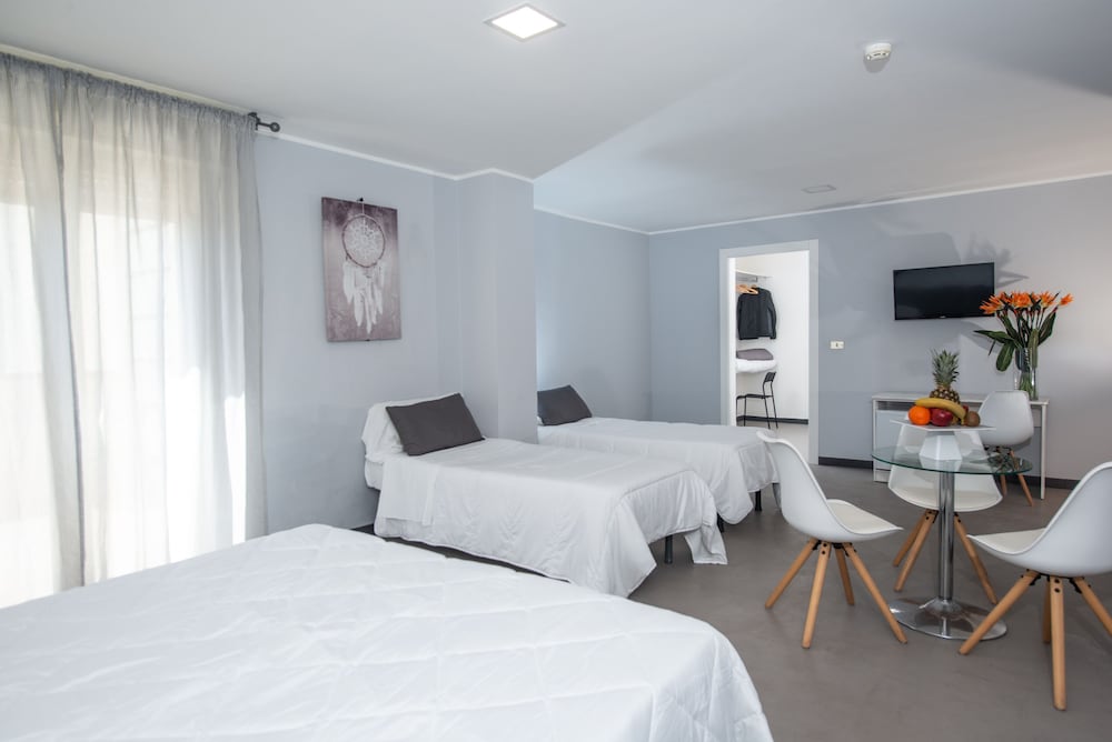 Hotel Club Eloro — Hotel rooms in Noto, Sicily