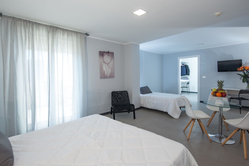 Hotel Club Eloro — Hotel rooms in Noto, Sicily