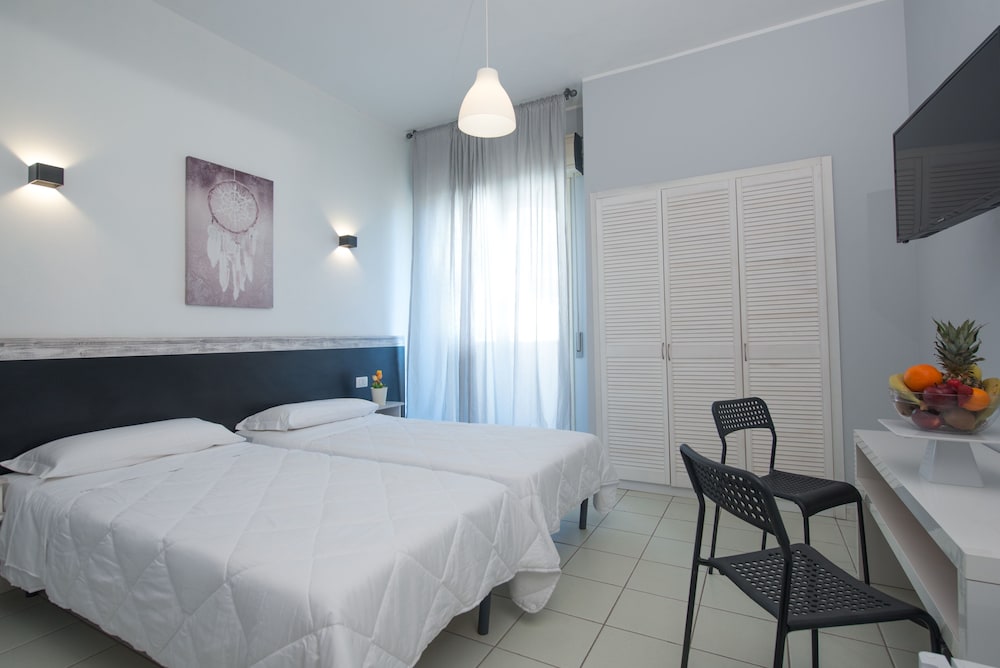 Hotel Club Eloro — Hotel rooms in Noto, Sicily