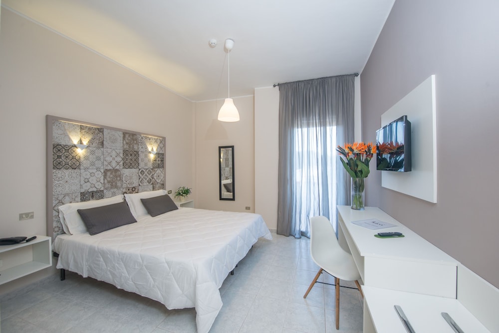 Hotel Club Eloro — Hotel rooms in Noto, Sicily