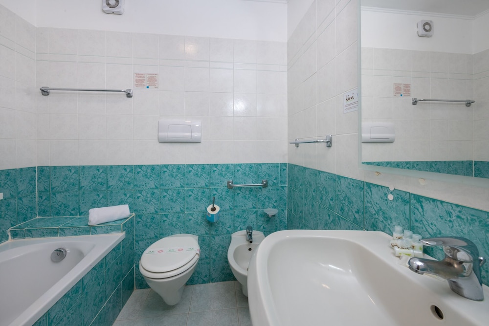 Hotel Club Eloro — Hotel rooms in Noto, Sicily