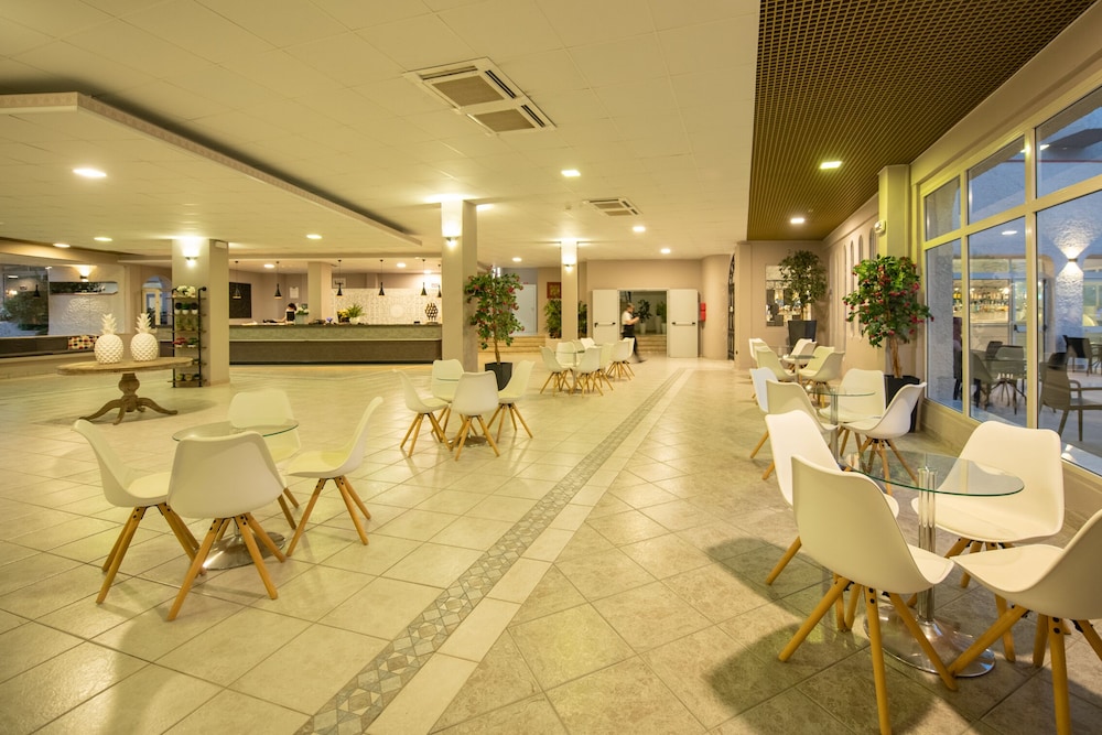Hotel Club Eloro — Restaurant & bars in Noto, Sicily