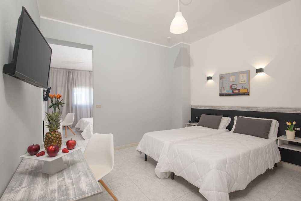 Hotel Club Eloro — Hotel rooms in Noto, Sicily