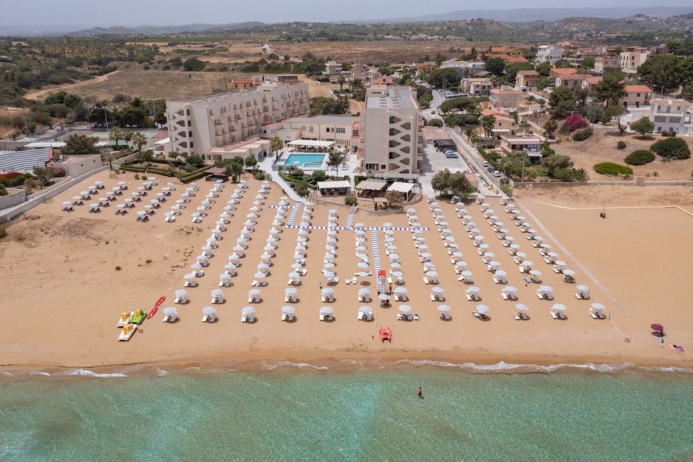 Hotel Club Eloro — Beach in Noto, Sicily