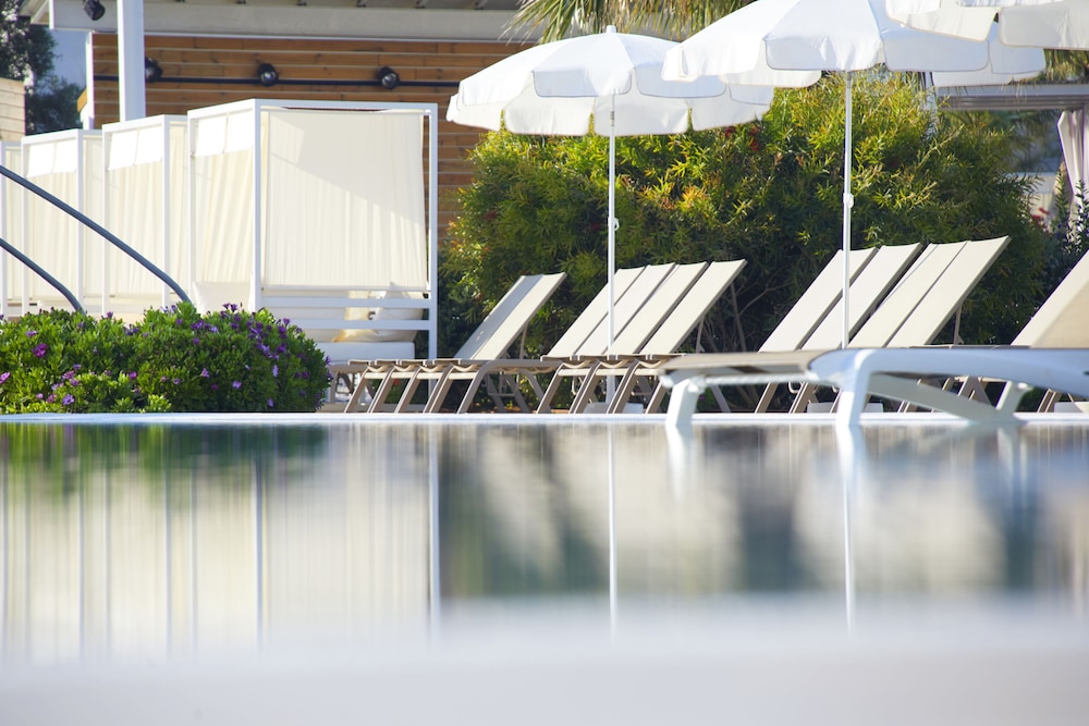 BG Hotel Tonga Tower — Swimming pool in Can Picafort, Balearic Islands