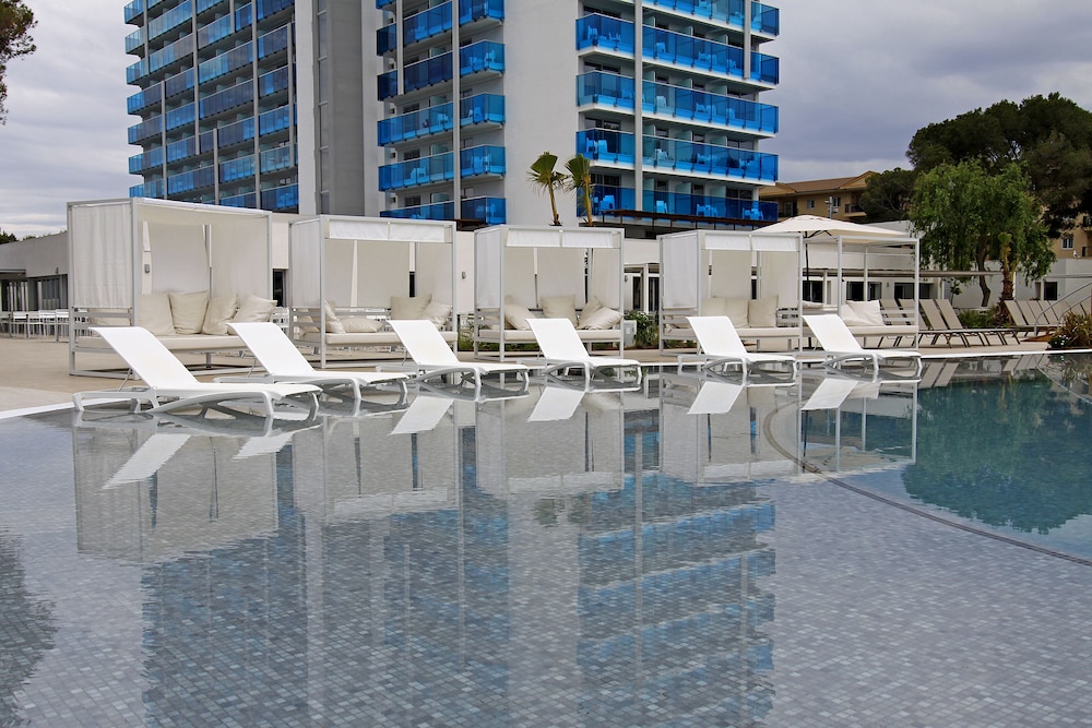 BG Hotel Tonga Tower — Swimming pool in Can Picafort, Balearic Islands