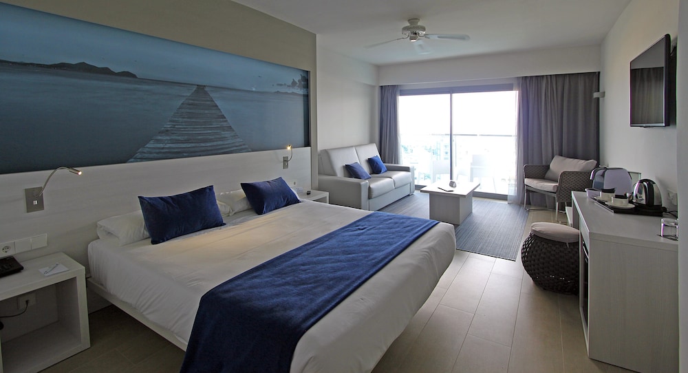 BG Hotel Tonga Tower — Hotel rooms in Can Picafort, Balearic Islands