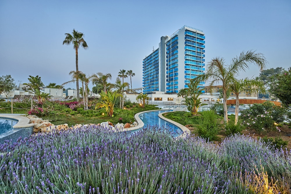 BG Hotel Tonga Tower — Hotel building in Can Picafort, Balearic Islands
