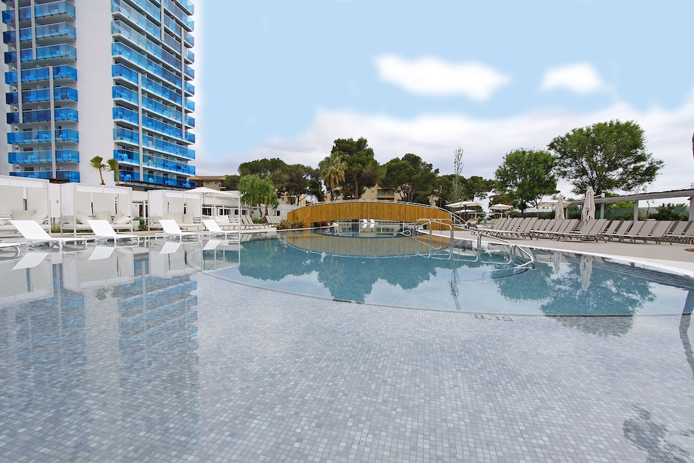 BG Hotel Tonga Tower — Swimming pool in Can Picafort, Balearic Islands