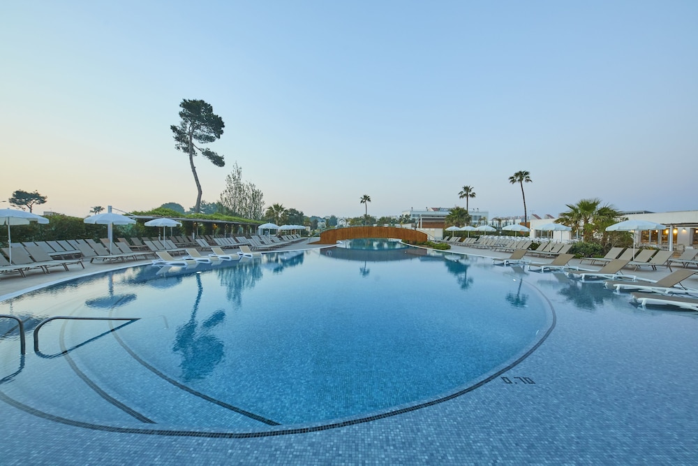BG Hotel Tonga Tower — Swimming pool in Can Picafort, Balearic Islands