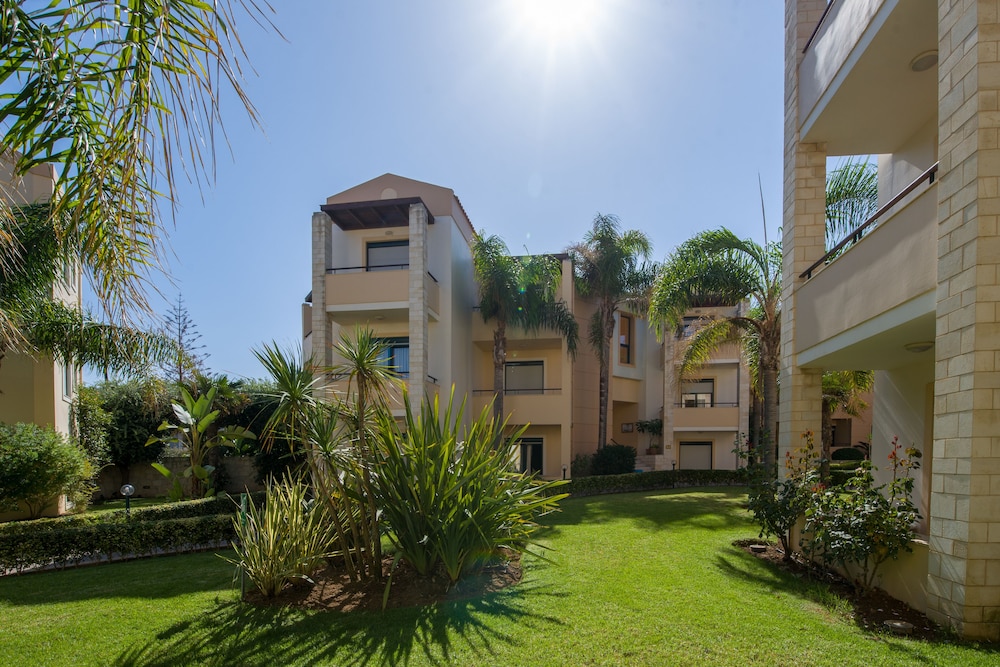 Creta Palm Hotel — Hotel building in Chania