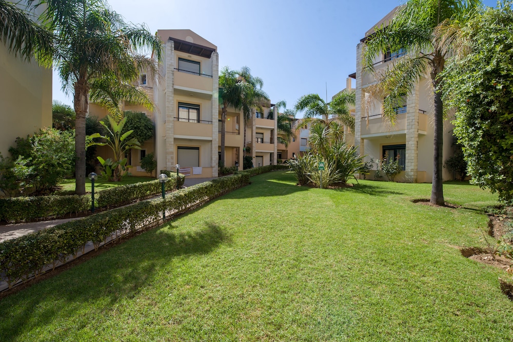 Creta Palm Hotel — Hotel building in Chania
