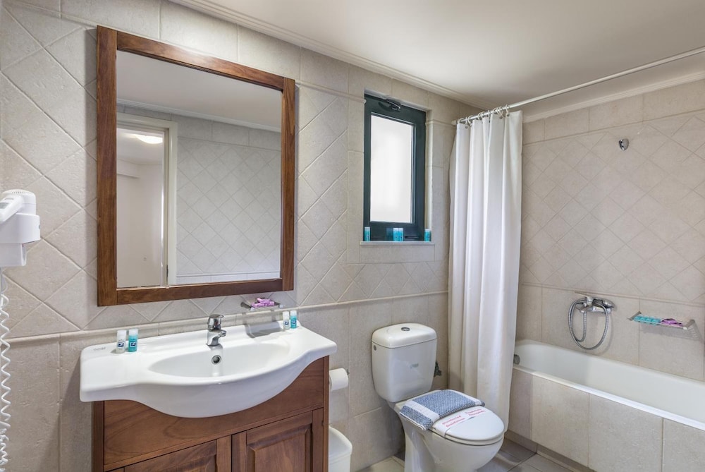 Creta Palm Hotel — Hotel rooms in Chania