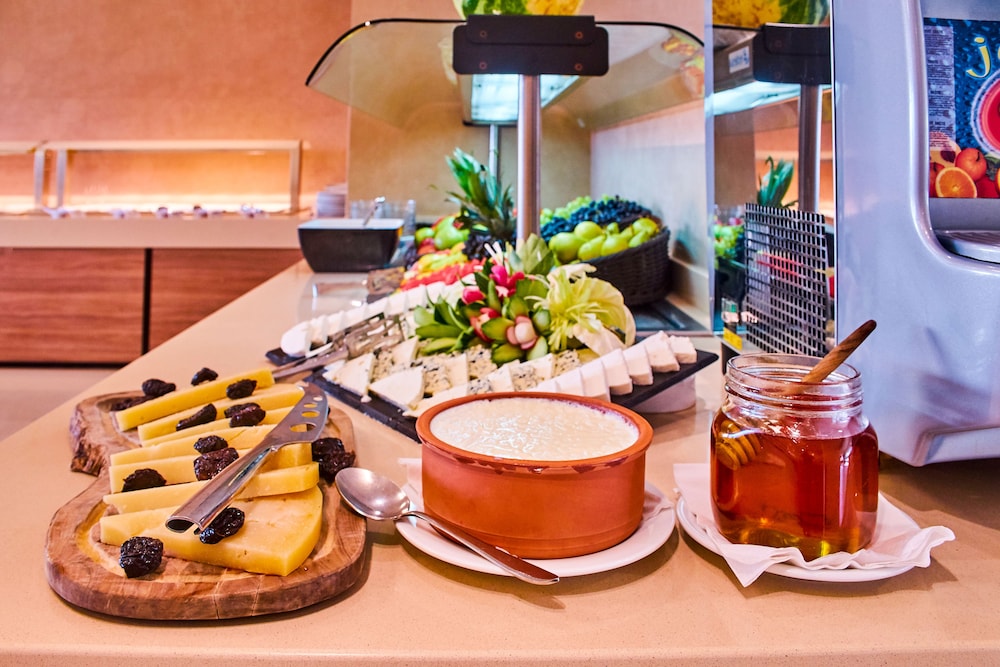 Creta Palm Hotel — Restaurant & bars in Chania