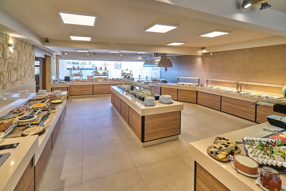 Creta Palm Hotel — Restaurant & bars in Chania