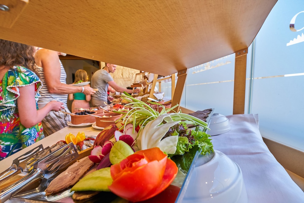 Creta Palm Hotel — Restaurant & bars in Chania