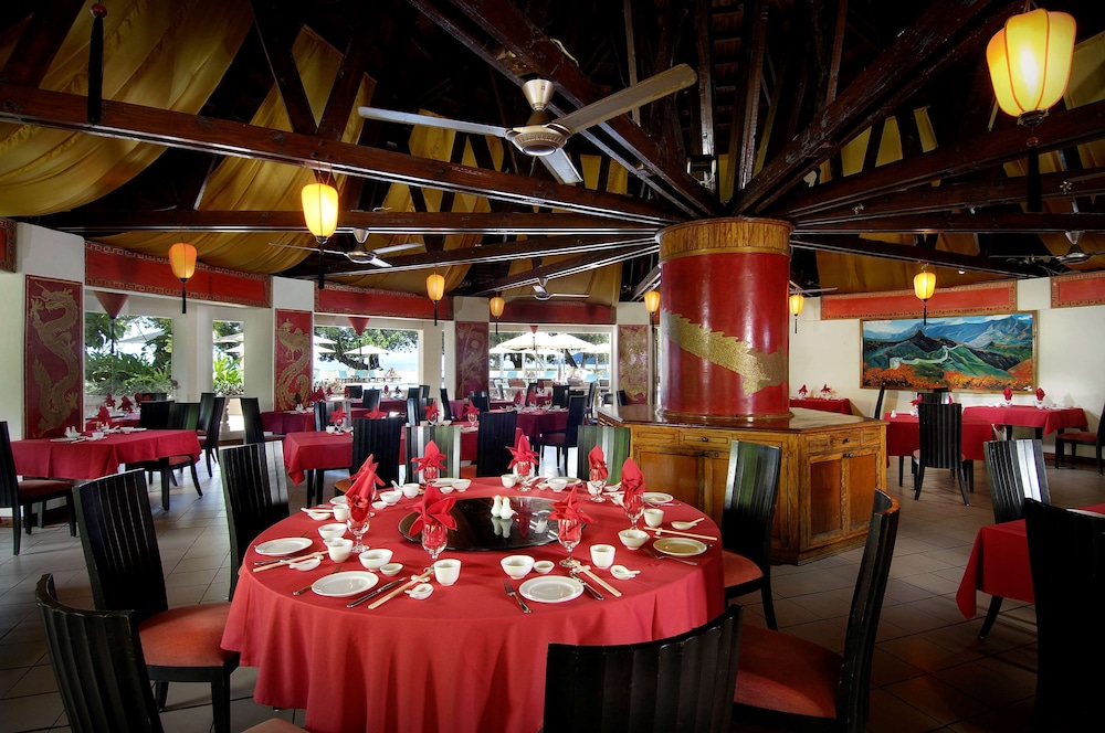 Berjaya Beau Vallon Bay Resort & Casino — Restaurant & bars in Victoria