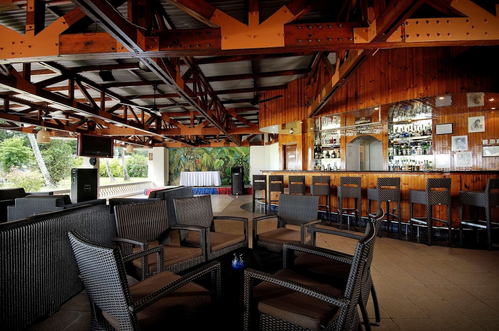 Berjaya Beau Vallon Bay Resort & Casino — Restaurant & bars in Victoria