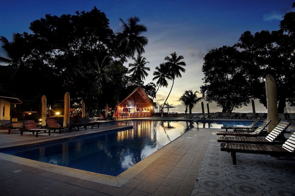 Berjaya Beau Vallon Bay Resort & Casino — Swimming pool in Victoria