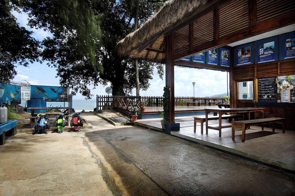 Berjaya Beau Vallon Bay Resort & Casino — Restaurant & bars in Victoria