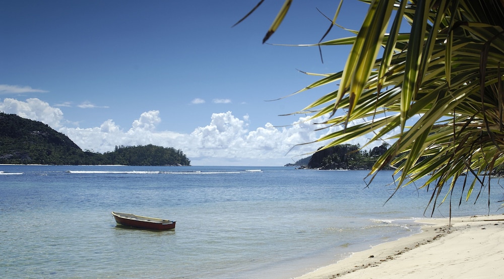 Berjaya Beau Vallon Bay Resort & Casino — Beach in Victoria